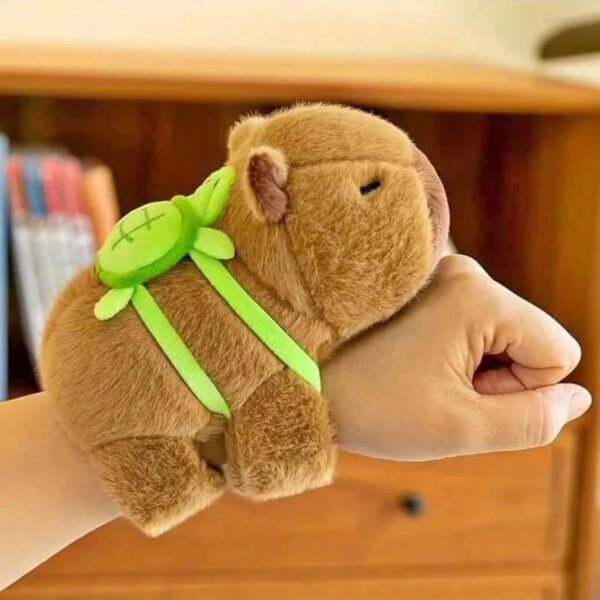 Pulseira De Pelúcia Capivara - Image 2